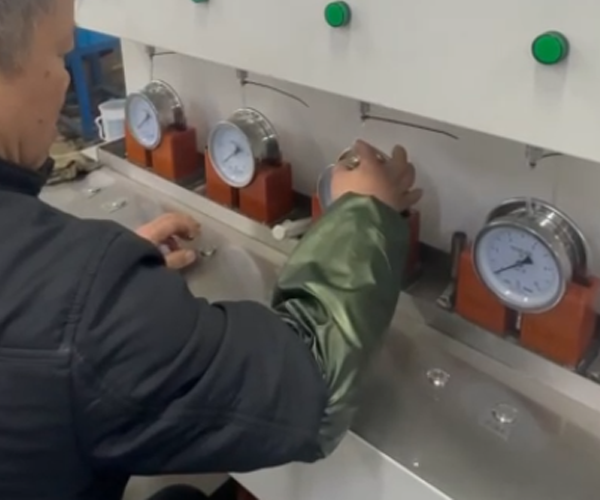 【全自动伺服充油机】视频展示