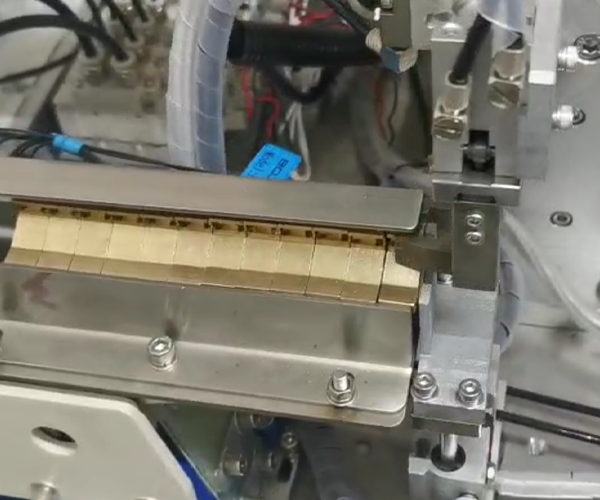 【全自动轴向压力表焊接设备】视频展示